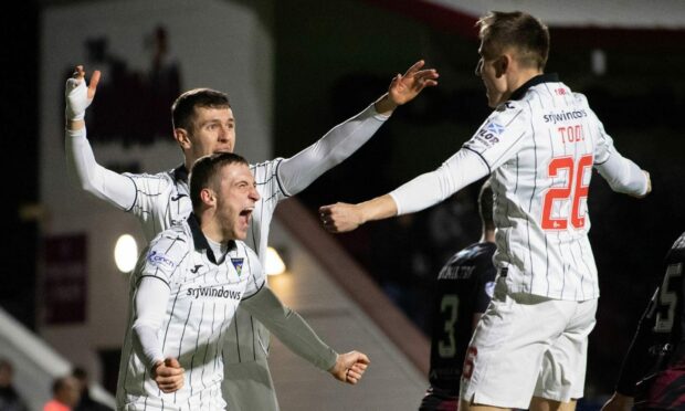Dunfermline have been tipped to win the League One title by Montrose boss Stewart Petrie. Image: SNS
