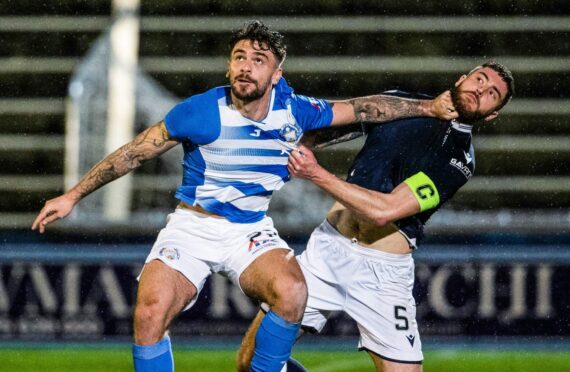Greenock's George Oakley (L) and Dundee's Ryan Sweeney scrap for possession at Cappielow. Image: SNS