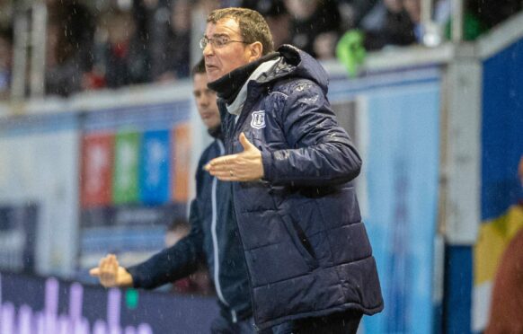 Dundee boss Gary Bowyer in the dugout at Greenock Morton. Image: SNS.