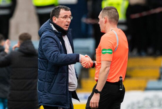 Dundee boss Gary Bowyer questions referee Chris Graham at full-time. Image: SNS.