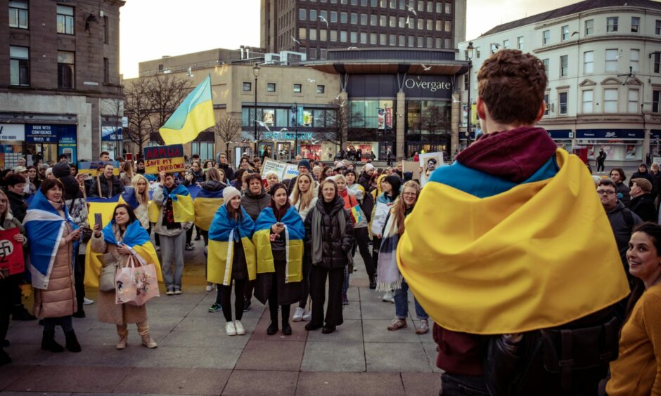 Ukrainians and Scots in Dundee city square. Image: Blair Dingwall/DC Thomson.