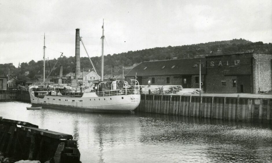 Black and white photo of large vessel docked at Perth Harbour in 1955