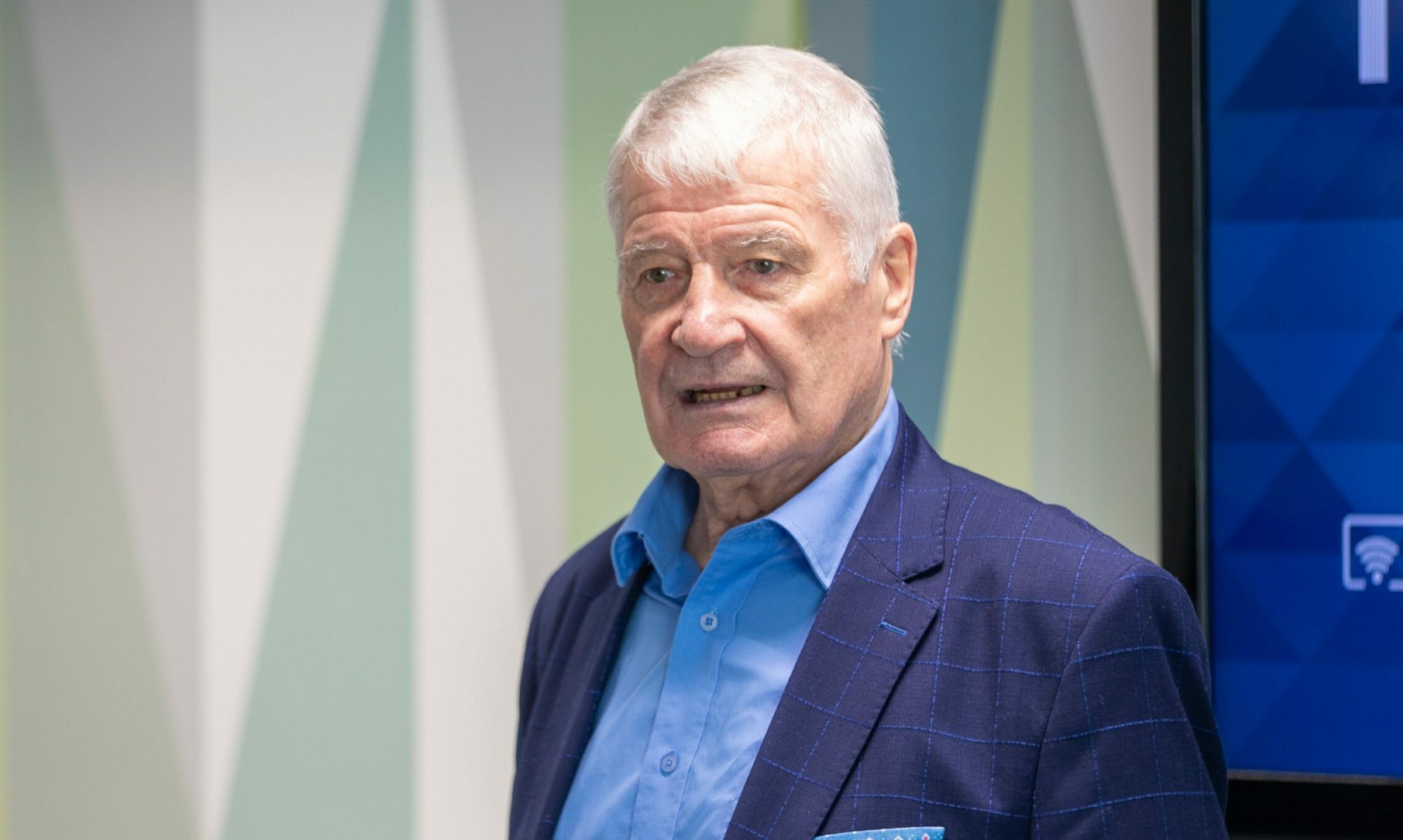 Dundee fan Archie Knox on Dens title team and his football career - Vimarsana News
