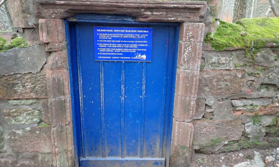 The blue door at the start of the Edzell Walk. 