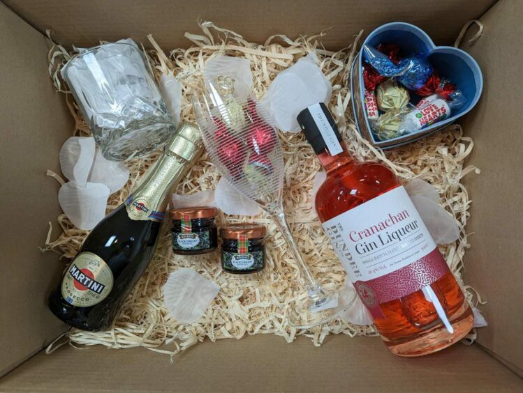 A Dundee gin gift hamper, which is the perfect Valentine's Day present.