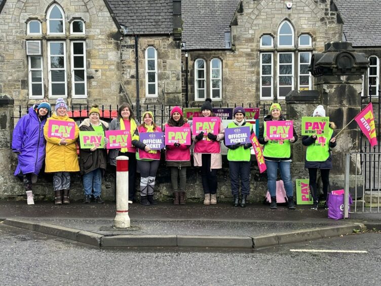 Teachers from Pittencrieff and Milesmark Primary on the picket line as part of a three-day strike action campaign by the EIS union. Image: Samantha McKenzie.