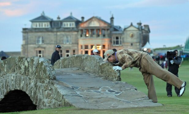 Tom Watson kisses the bridge at the 2010 Open at St Andrews during his round. Image: Shutterstock.