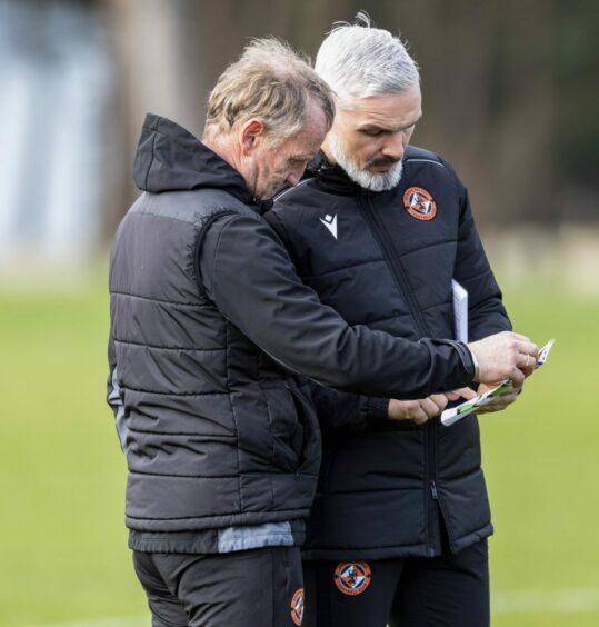 Jim Goodwin chats to United coach David Bowman