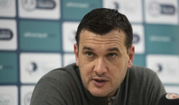 Raith Rovers boss Ian Murray is preparing his side to face Hibs. Image: Lewis McLeod/Electrify.