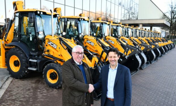 Morris Leslie and JCB Sales managing director Marco Bersellini. Image: Supplied by JCB.
