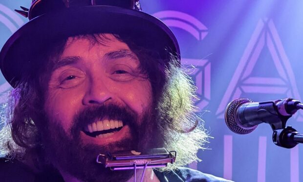 Icicle Works leader Ian McNabb will play to a packed Backstage at the Green in Kinross next week.