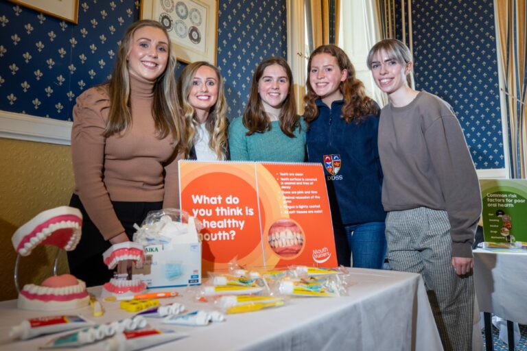 Ukrainian refugees get dental health advice from Dundee students