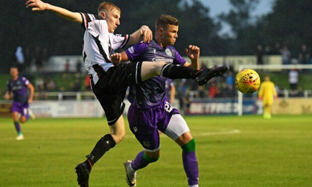 David Wilson of Elgin City challenges Hibs' Florian Kamberi during 2019 clash that fraud trial centres around. Image: SNS.
