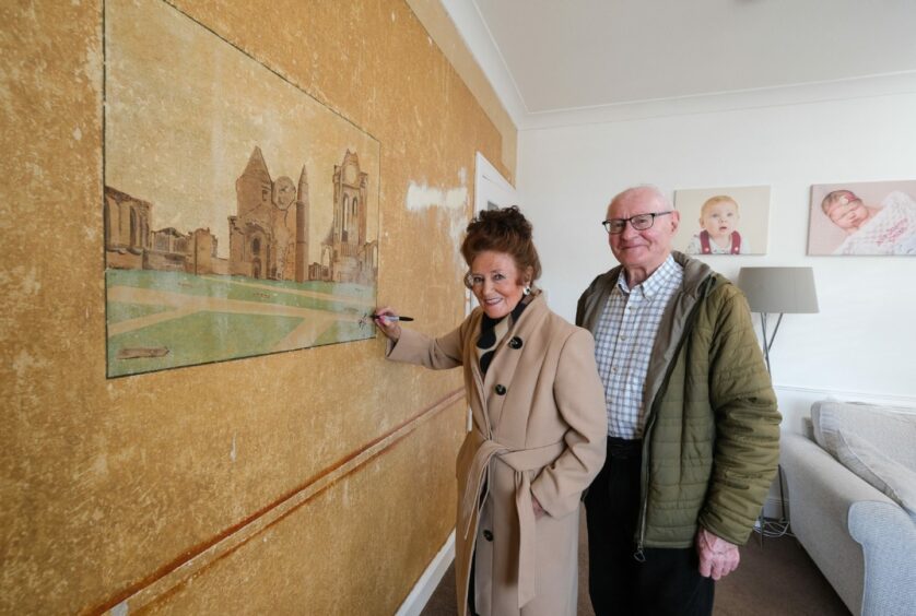 Nancy signs the Arbroath Abbey painting for posterity.