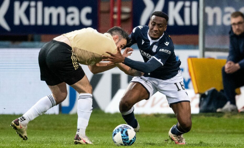 Dundee's Zach Robinson battles with Scott Ross in the Cove Rangers defence. Image: SNS.