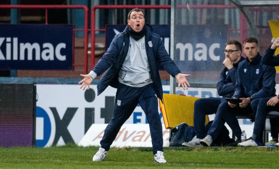 Former Dundee boss Gary Bowyer in front of the Dens dugout. Image: SNS.