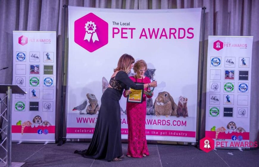 Carol Smillie hands Margaret her award for best dog trainer of the year. 