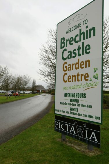 A sign welcoming people to Brechin Castle <yoastmark class=