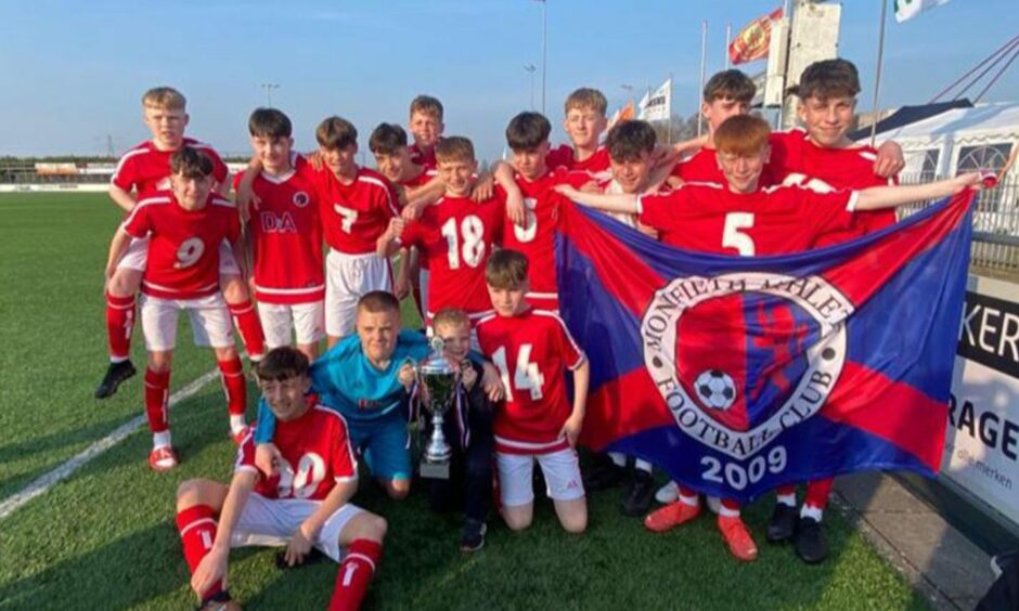 Monifeith Athletic win a tournament in Holland 