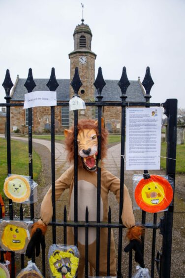The 2023 Elie Scarecrow Festival features Daniel and the Lions at The Elie Church Gates