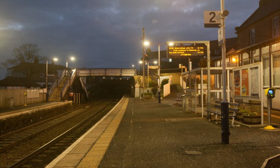 Kinghorn station with pedestrian overbridge with two decks of steps leading up to it