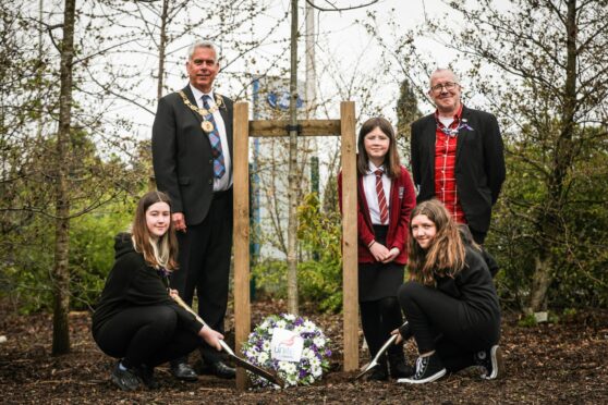 Provost Brian Boyd and Chris Boyle of Unison Angus with Forfar Academy pupils Kacey-Leigh Fergusson, Annie Kirton and Elle-Mae McKay at the tree planting ceremony. Image: Mhairi Edwards/DC Thomson