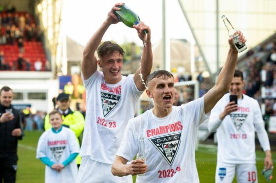 Lewis McCann douses Matty Todd in Champagne. Image: SNS.