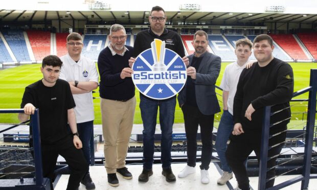 David Hamilton with Craig Levein, Jackie McNamara and esports players ahead of the eScottish Football Cup. Image: SNS