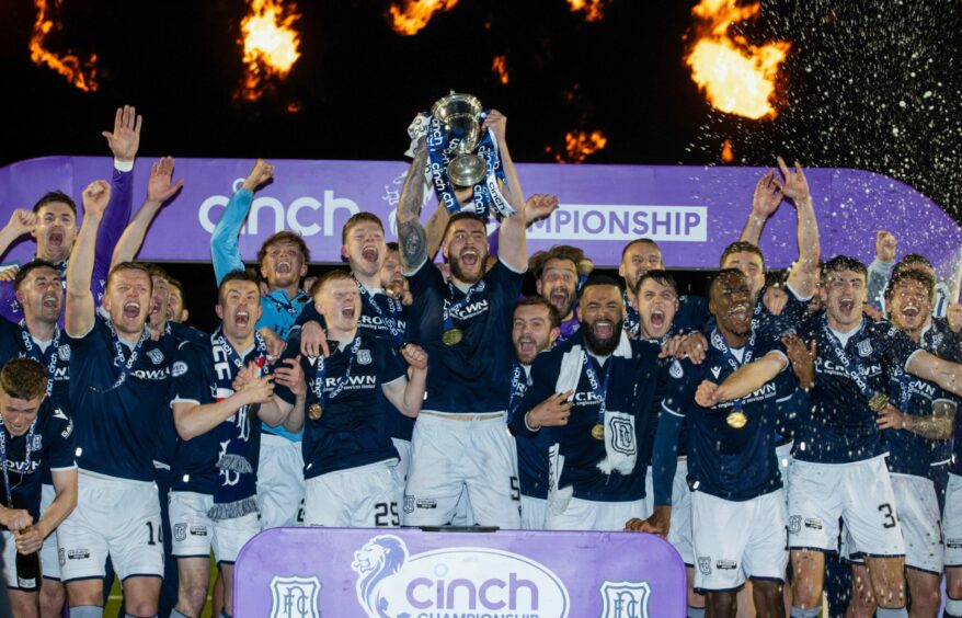 Dundee skipper Ryan Sweeney lifts the Championship trophy. Image: SNS.