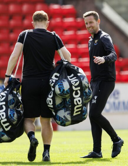 St Johnstone boss Steven MacLean with Liam Craig at training.