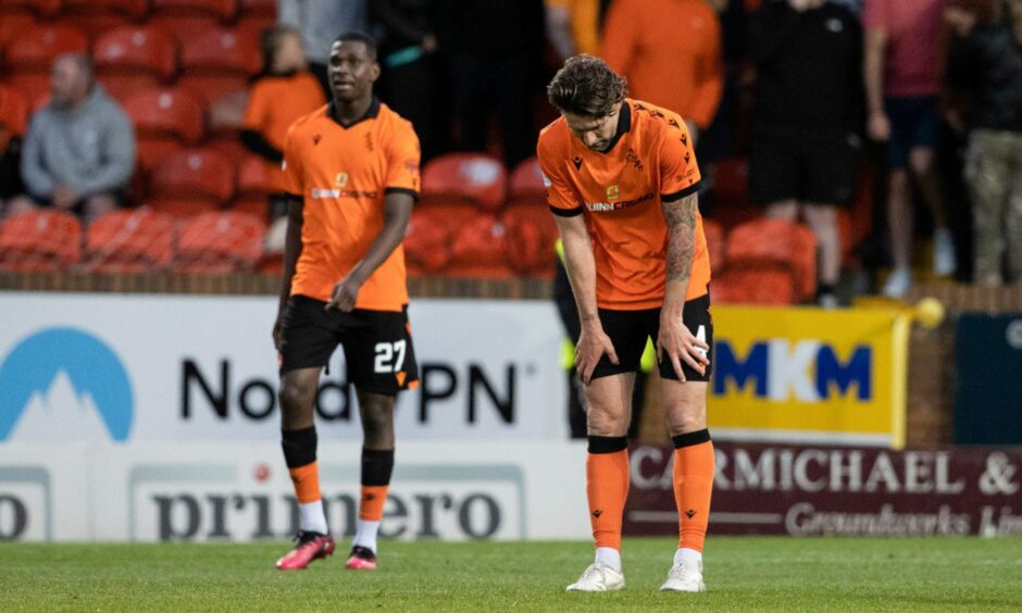 Dejected Dundee United players on the pitch after the midweek defeat at home to Kilmarnock. Image: SNS.