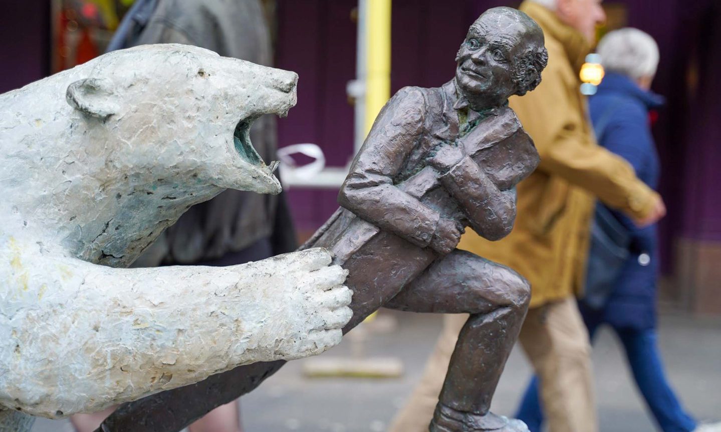 The Polar Bear statue on Dundee's High Street. Image: Alistair Heather.