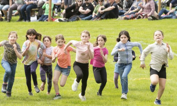 Girls race at Blair Atholl Games. Image: Phil Hannah.