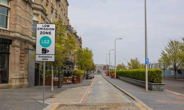 How signs showing the LEZ in Dock Street, beside Malmaison could look.