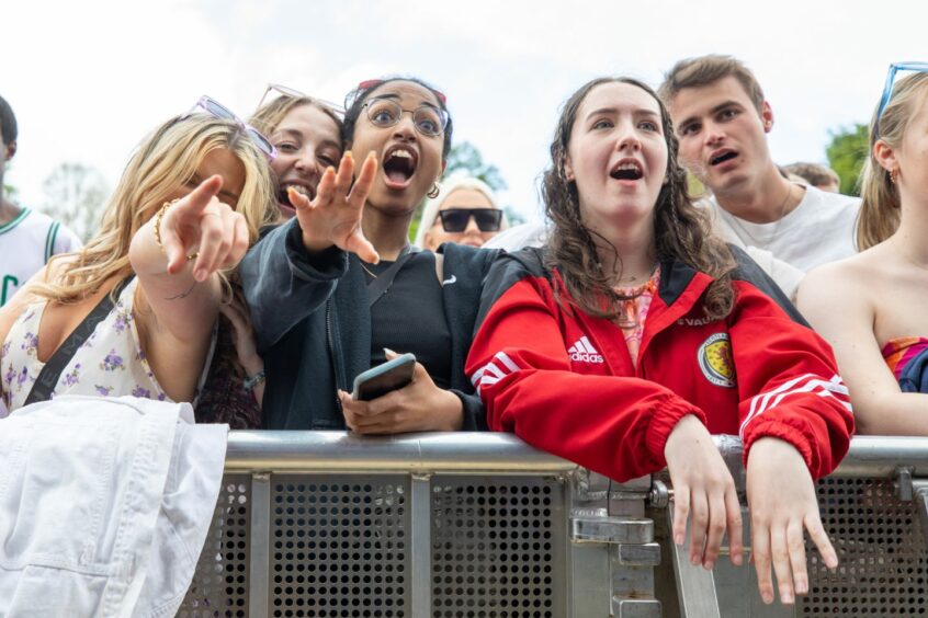 Revellers react to FLO. Image: Kim Cessford / DC Thomson.