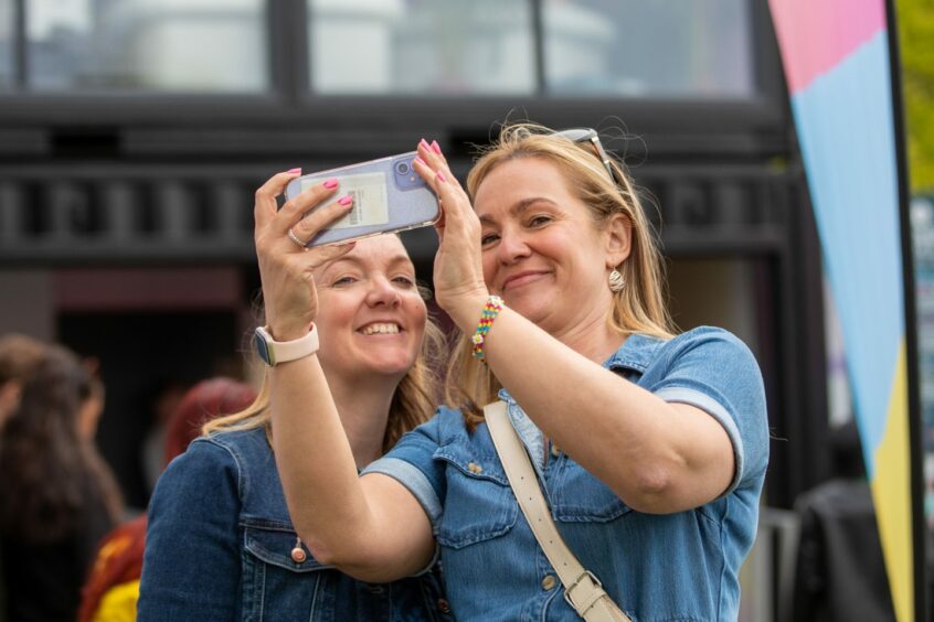 Big Weekenders Lindsey Howe (left) and Melissa Paton take a selfie.