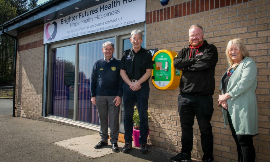 The defibrillator outside Brighter Future Health Hub. From left, Brian Johnston from Glenrothes Rotary, Ewen MacDonald from St John's Ambulance, Ewan McLean from MPH Group and Rose Duncan from Brighter Futures Health Hub. I