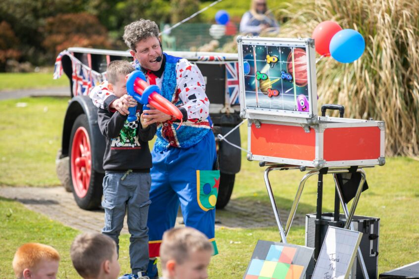 Jamie the Jester entertains children, and adults with magic, balloons and jokes in Leven