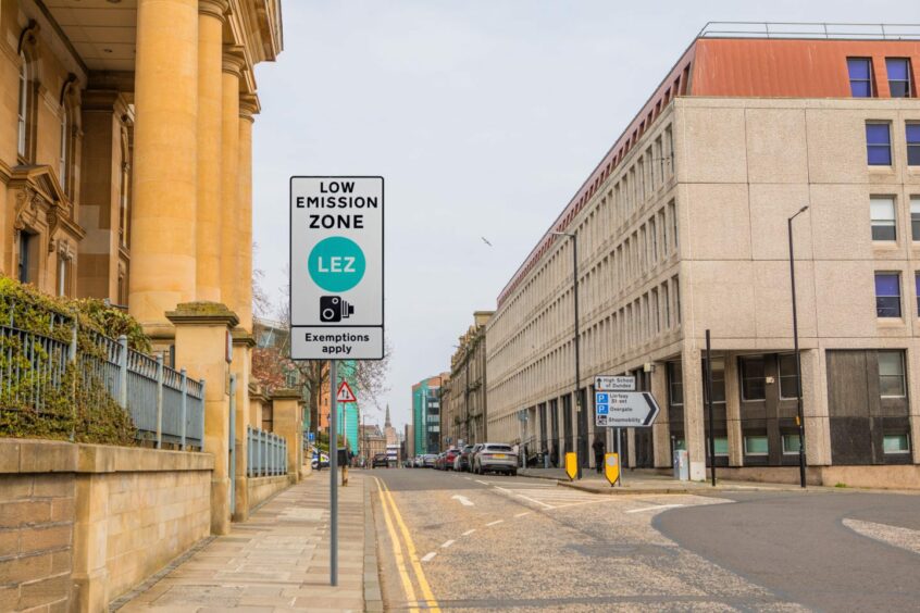 What the Dundee Low Emission Zone could look like. A view of West Bell Street with a sign that reads "Low Emission Zone LEZ Exemptions apply". 