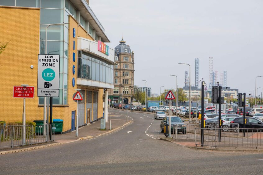 What the Dundee Low Emission Zone could look like. A view of Yeaman Shore with a sign that reads "Low Emission Zone LEZ Exemptions apply". 