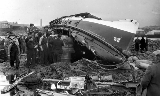 The aftermath of the Robert Lindsay disaster on October 27 1953. Image: DC Thomson