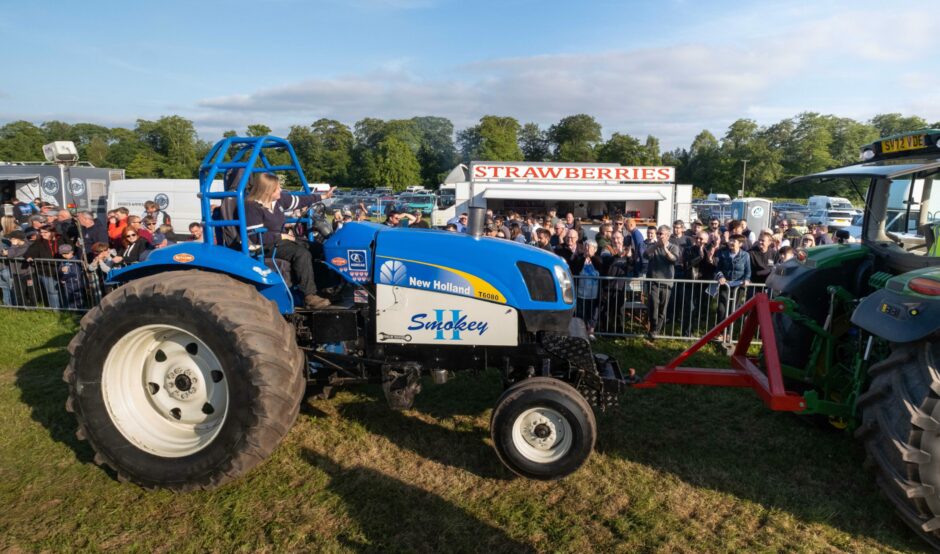 Tractor pulling at Angus Show