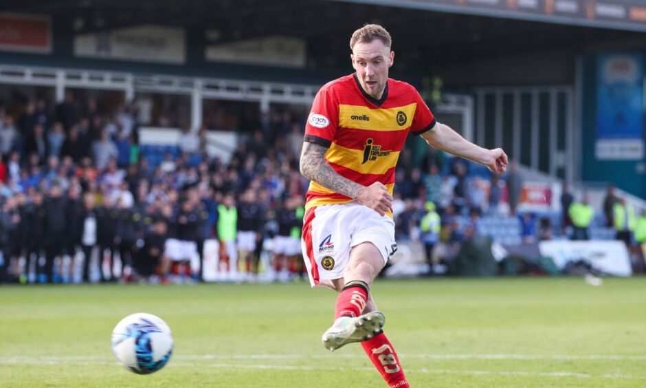 Kevin Holt has been linked with a move to Dundee United from Partick Thistle.