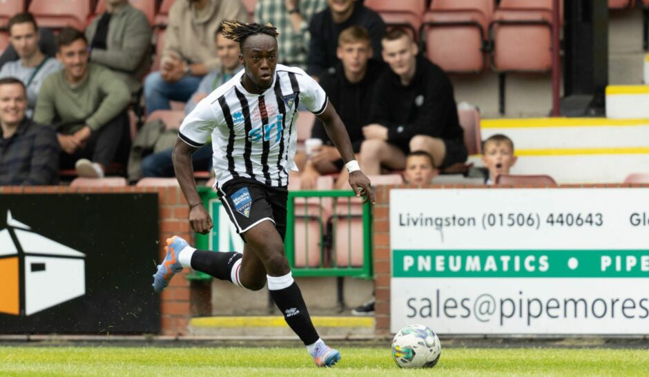 Ewan Otoo played most of the game in midfield. Image: Craig Brown.