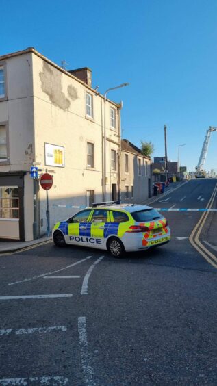 Police in attendance at Hill Street, Kirkcaldy