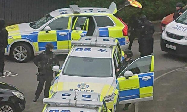Armed police on Allan Park in Hill of Beath. Image: Fife Jammers Locations/Facebook