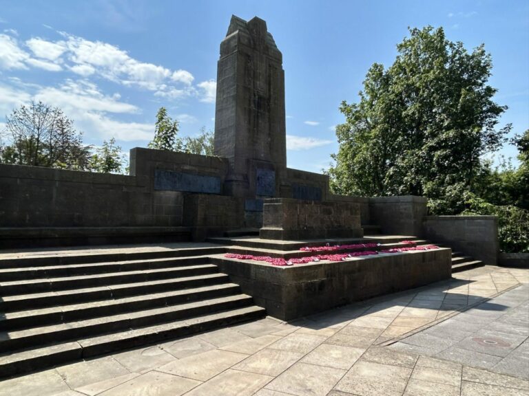 Emergency response after fire close to Dunfermline war memorial