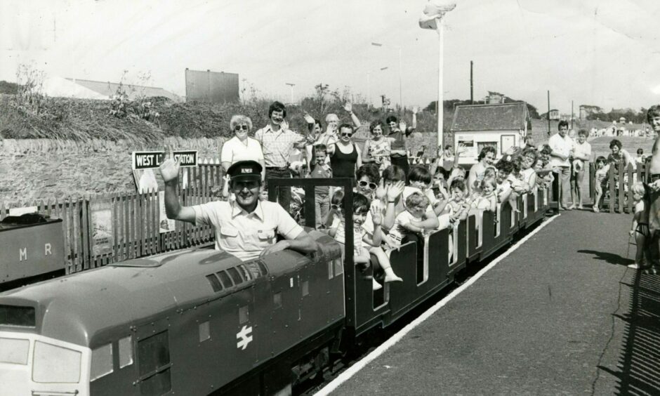 Packed carriages leaving Kerr's with Matt Kerr junior at the helm back in August 1982. Image: DC Thomson.