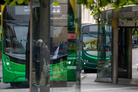 Man threatens boys at Dundee bus stop