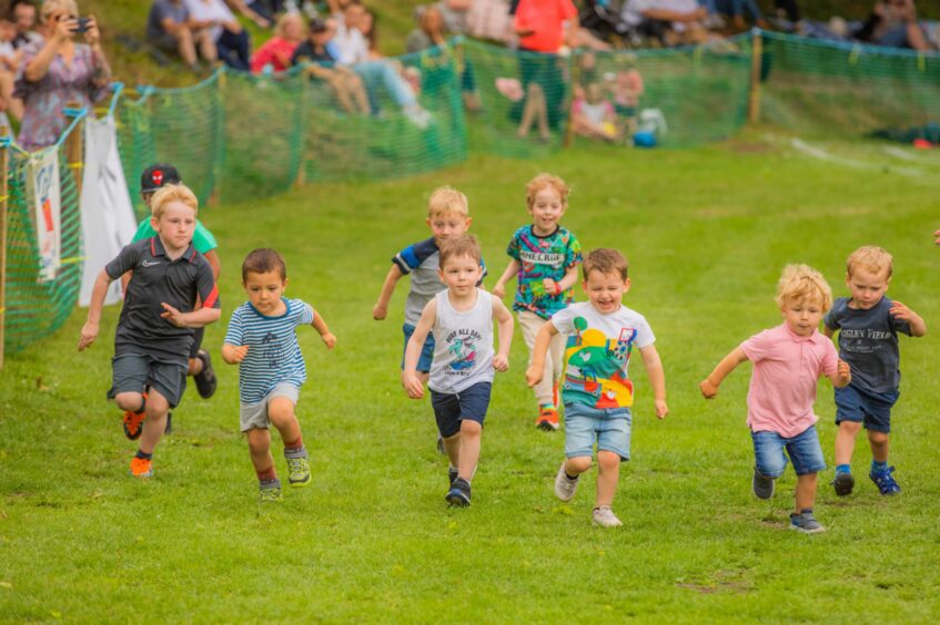 5 and under boys race. 